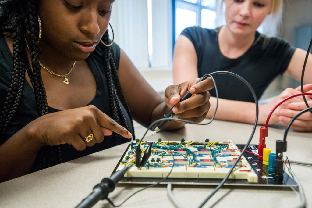 computer engineering students